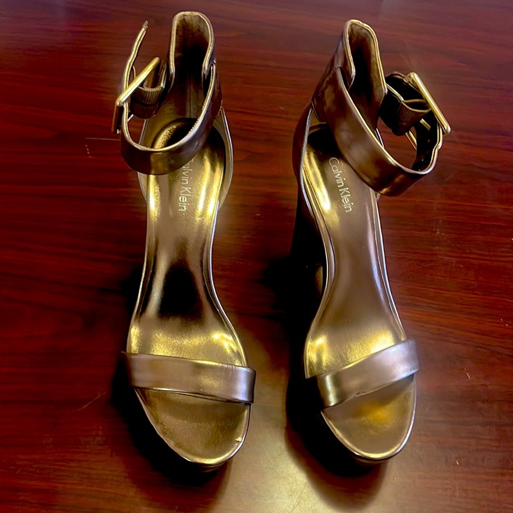 Metallic shimmer bronze wedge heels size 8 woman’s